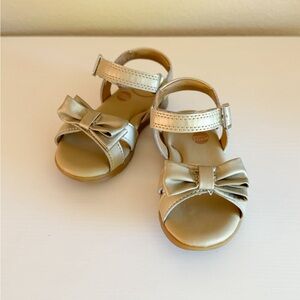 NWOT Stride Rite Gold Toddler Shoes — Size 7
